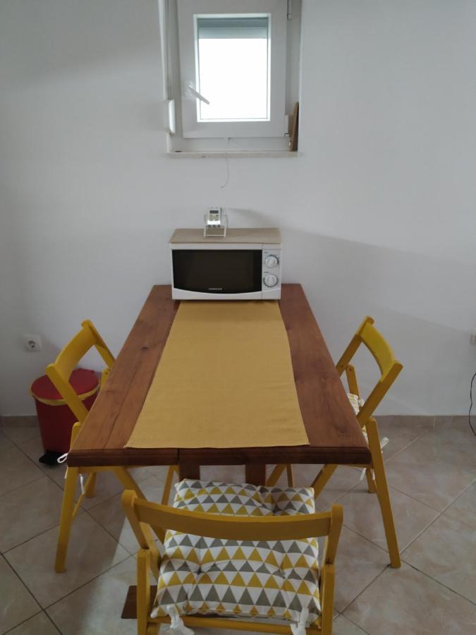 Studio Apartman Violeta II - 50M From The Beach トロギール エクステリア 写真