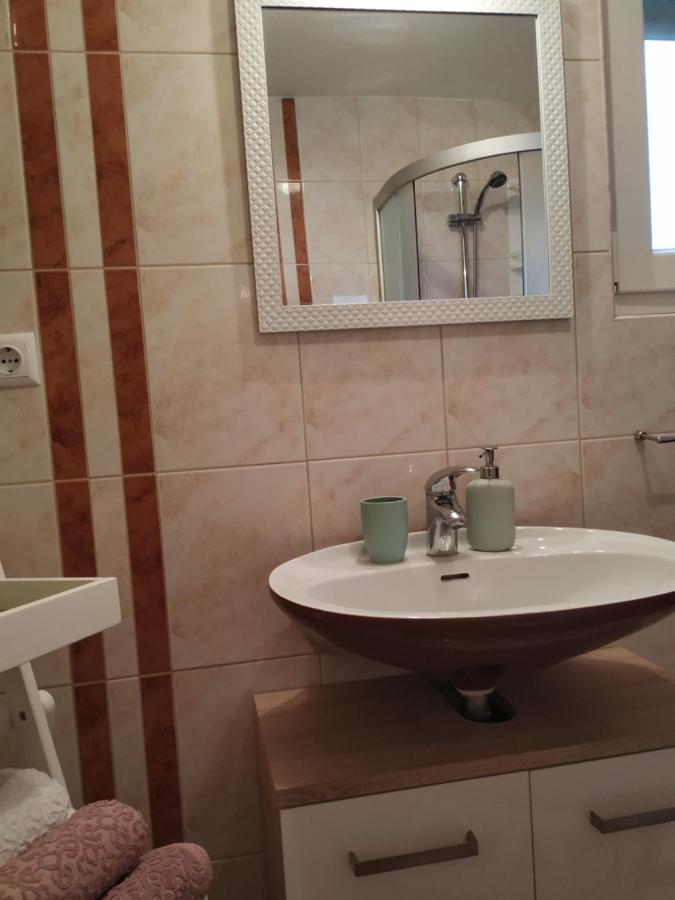 Studio Apartman Violeta II - 50M From The Beach トロギール エクステリア 写真