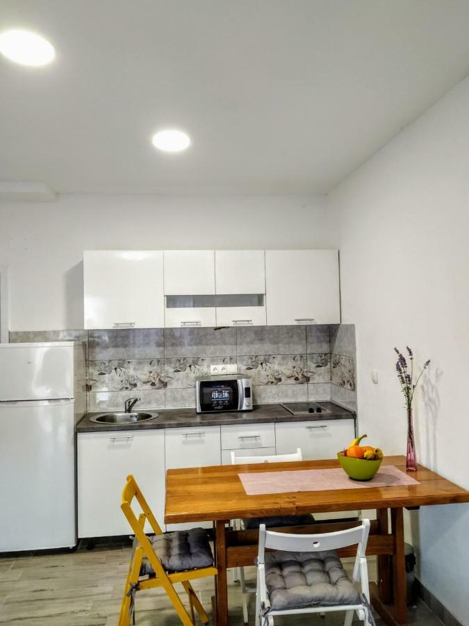 Studio Apartman Violeta II - 50M From The Beach トロギール エクステリア 写真