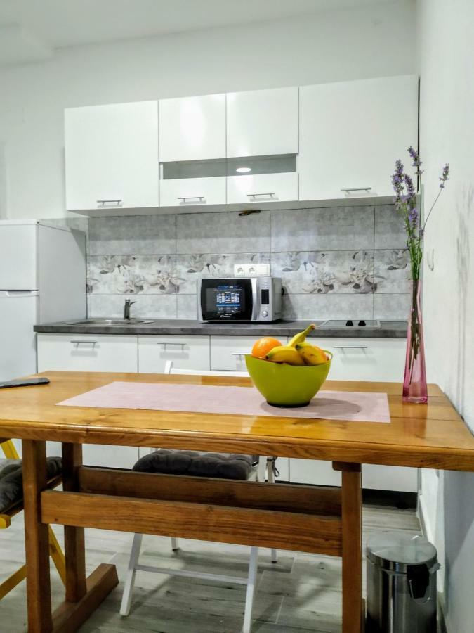 Studio Apartman Violeta II - 50M From The Beach トロギール エクステリア 写真
