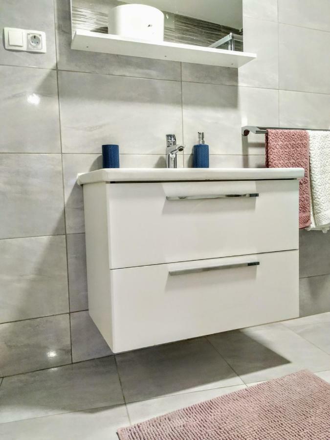 Studio Apartman Violeta II - 50M From The Beach トロギール エクステリア 写真